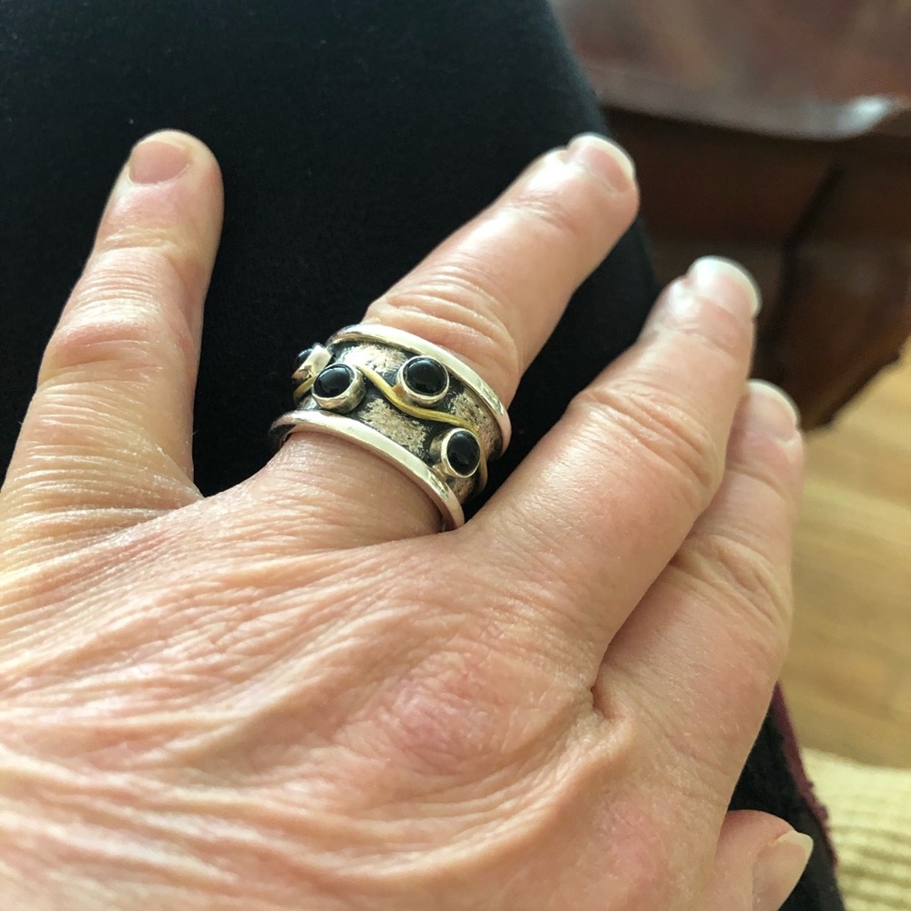 Silver band ring with stone size 8